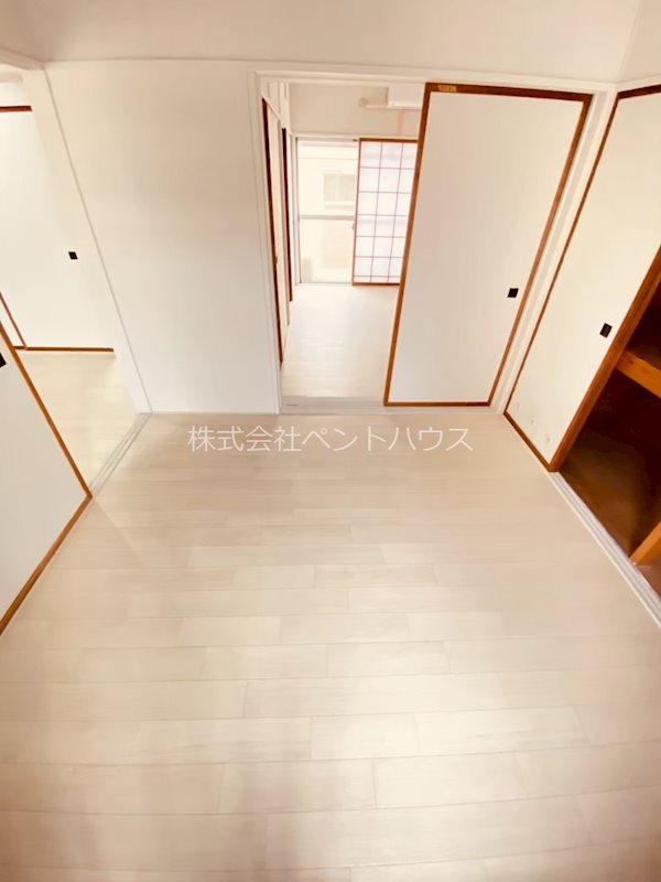 ヴィラナリー黒埼 洋室6帖